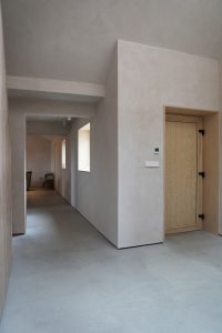 Neutral entrance hall and corridor